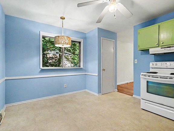 3rd image of 212 Valley Park Dr