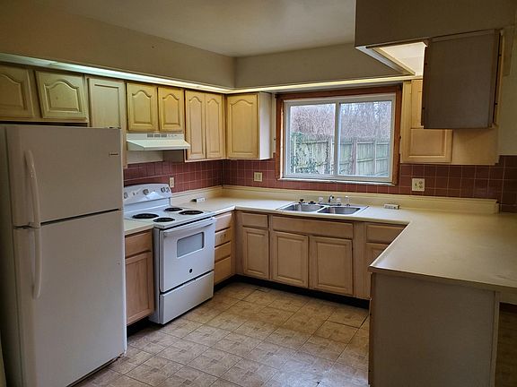 4th image of 4755 Ellery Dr