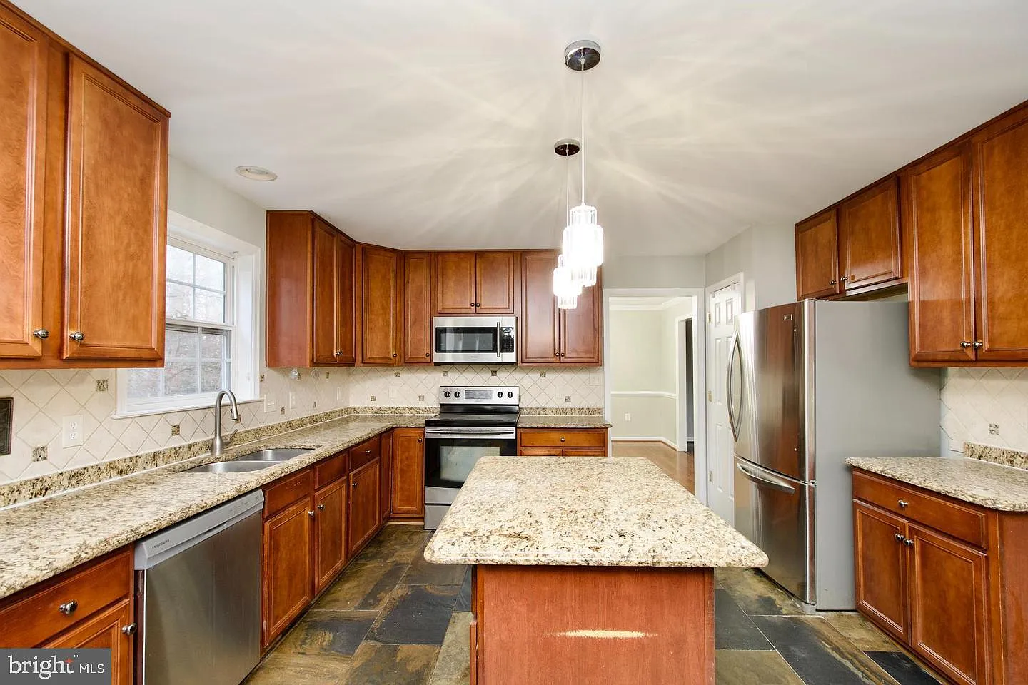 6 bed, 3.5 bath, 3690 sqft, $3,300 — Photo 1