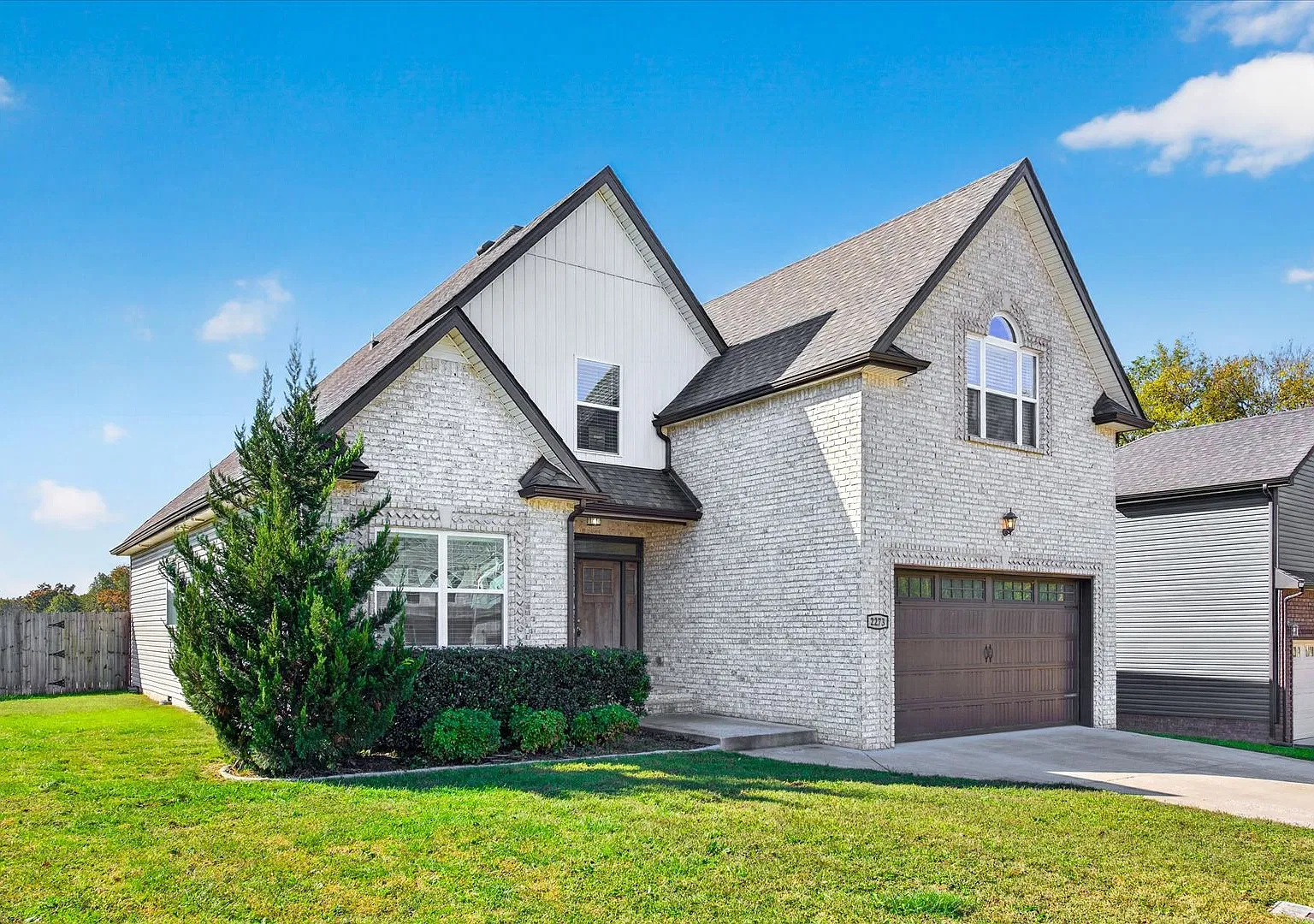 Pet Friendly Four Bedroom with Bonus! — Photo 2