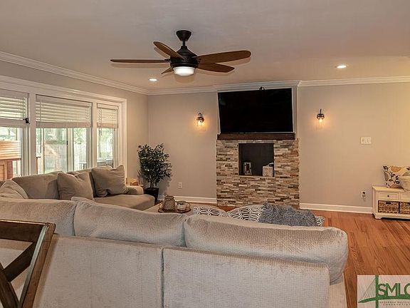 3rd image of 335 Oxford Dr