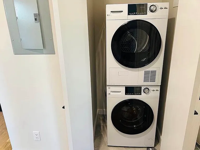1700 Jerome Ave #5B — Photo 10