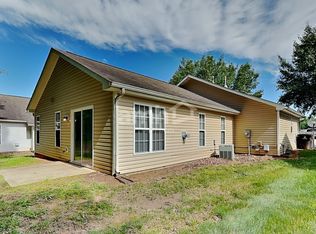 5560 Regent Village Dr, Winston Salem, NC 27103