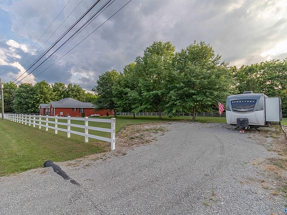 5th image of 215 Robinwood Ln