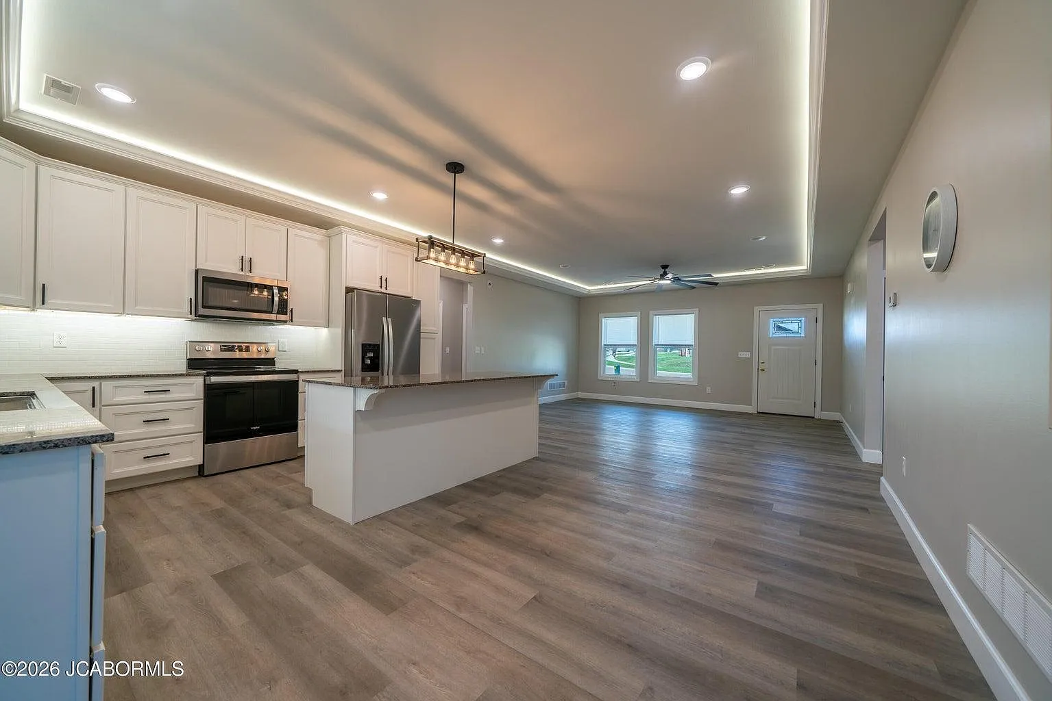726 Vine Dr — Photo 4