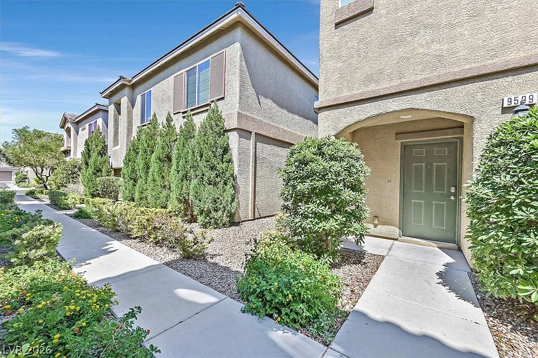 4 bed, 3.0 bath, 2423 sqft, $2,200 — Photo 1