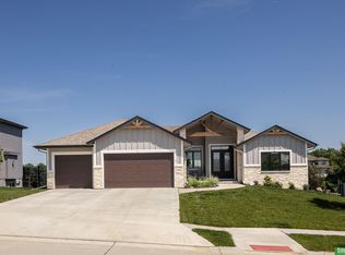 7802 Von St, Omaha, NE 68046