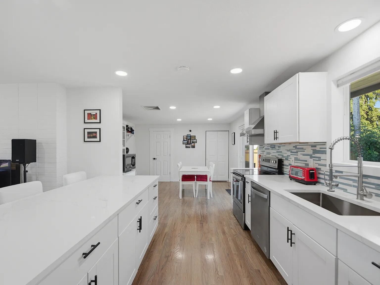 3 bed, 1290 sqft, $3,500 — Photo 3