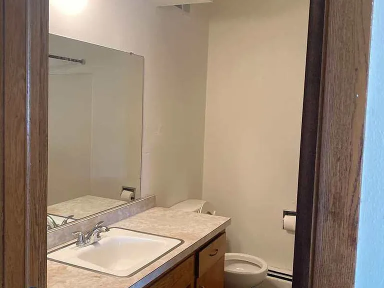 210 N Summit St #1 — Photo 8