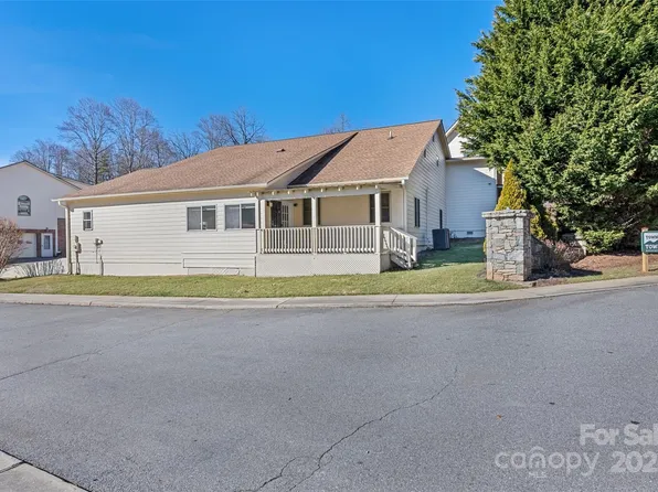 31 Bage St, Waynesville, NC 28786