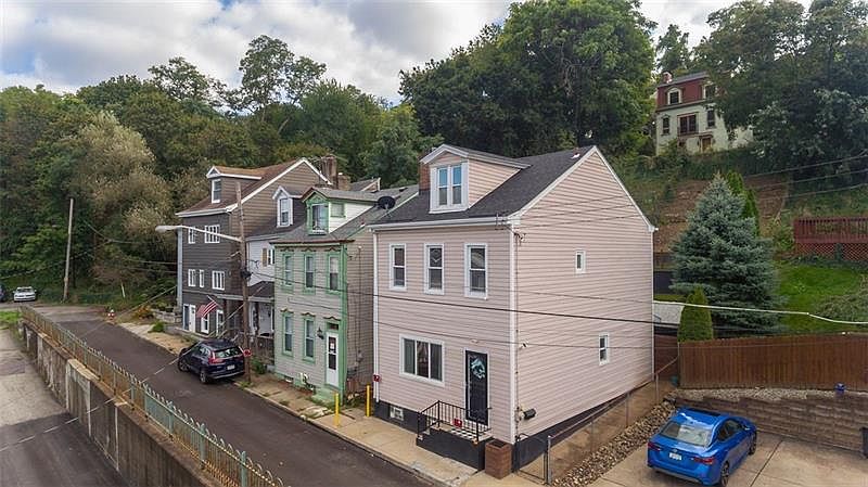 2740 Shelly St, Pittsburgh, PA 15203