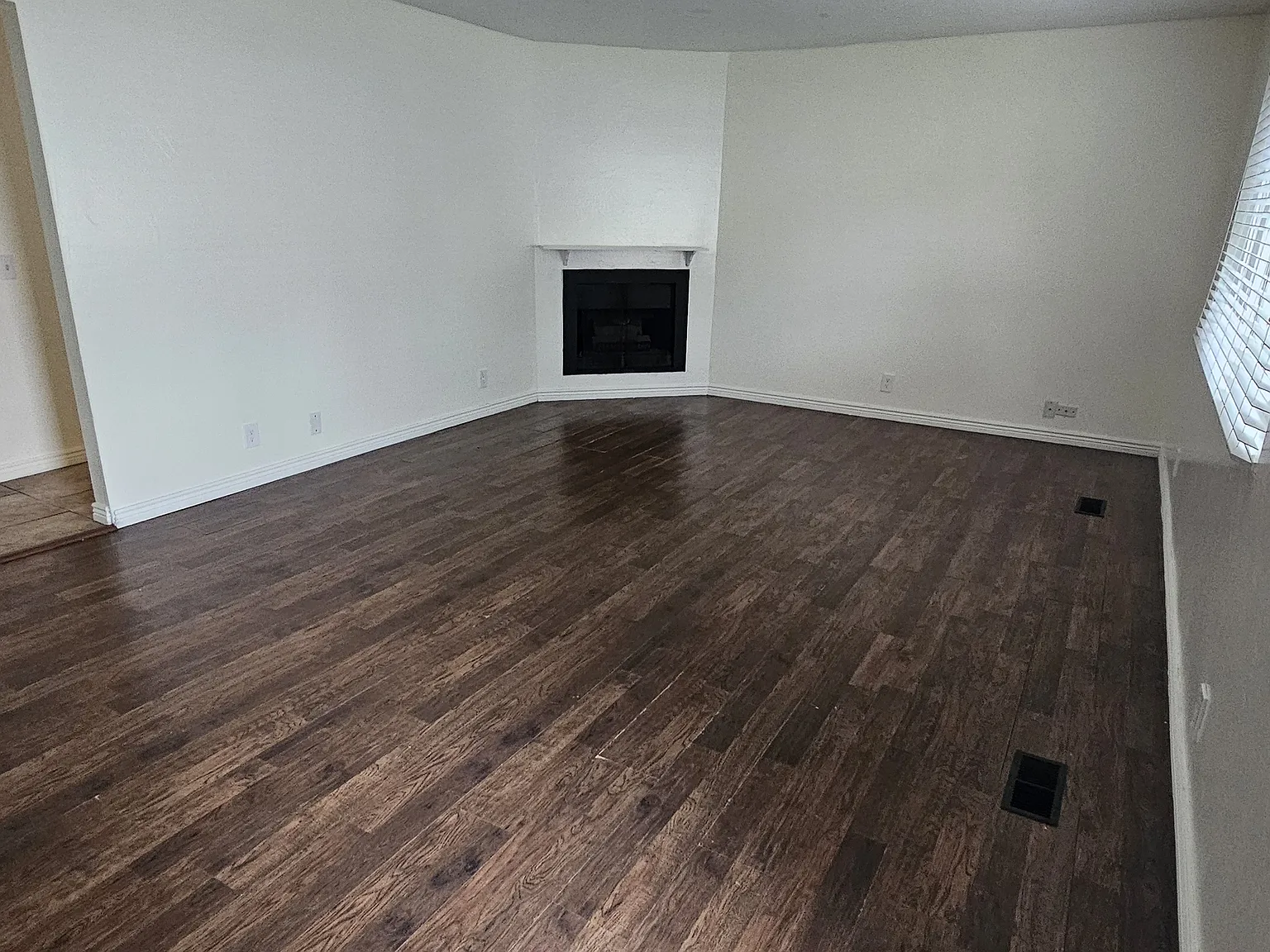 4 bed, 2.5 bath, 2400 sqft, $2,550 — Photo 4