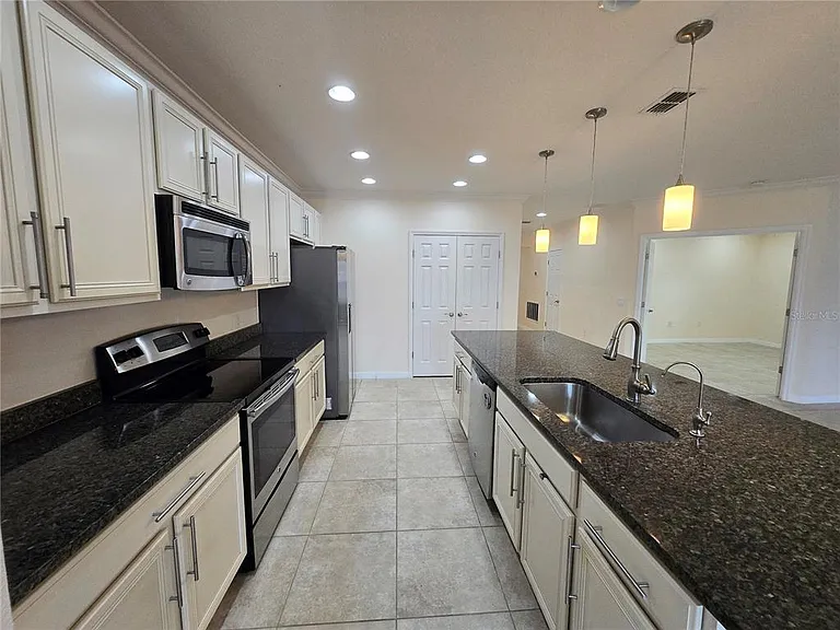 2246 Waukegan Dr — Photo 4