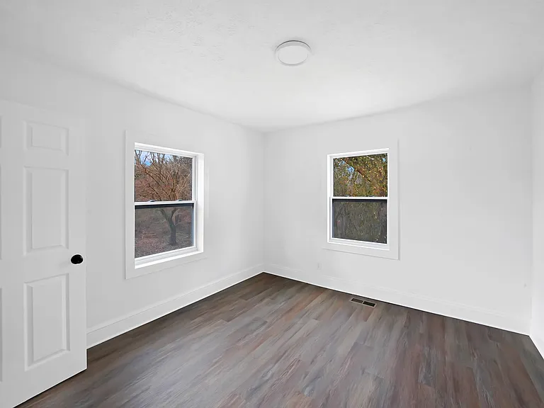 3001 Woodbine Ave — Photo 10