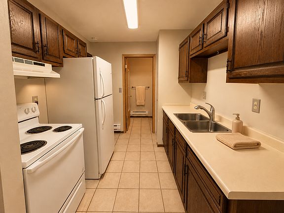 3rd image of 1728 La Crescent St #47