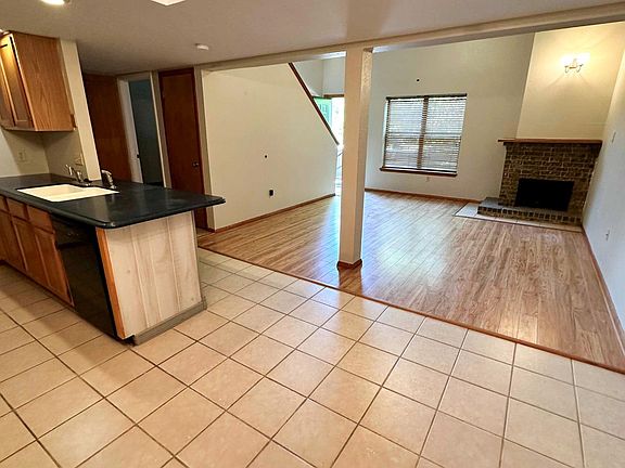5th image of 2802 NE 9th St APT B16