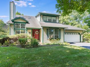 1437 Pinetree Dr, Naperville, IL 60565