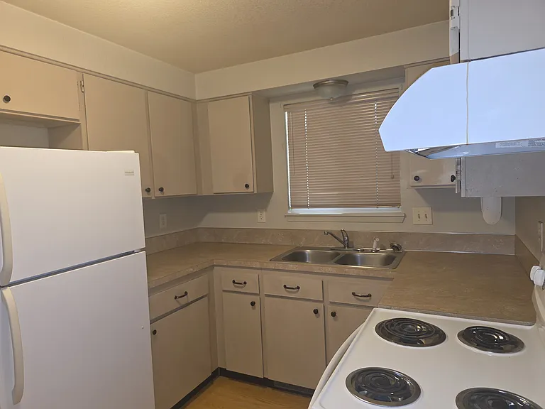 1657 S Robert St — Photo 3