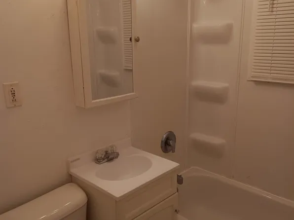 2952 S 9th Pl, Milwaukee, WI 53215