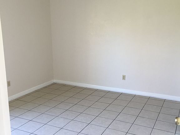 4th image of 610 S College St