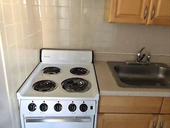 3rd image of 74 Sussex St #1G