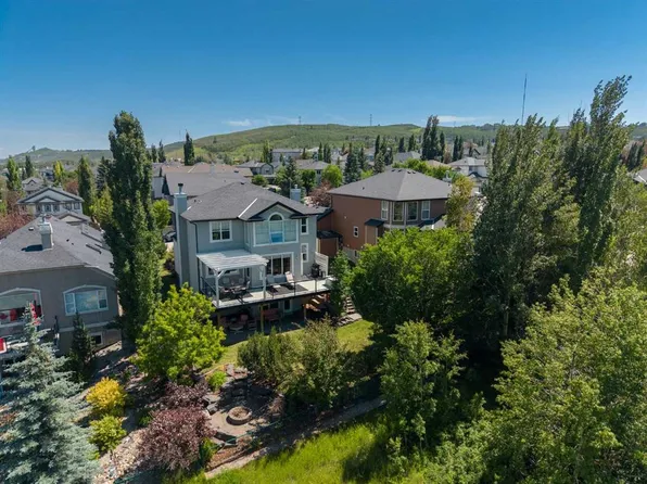 124 SE Valley Creek Cres NW, Calgary, AB T3B 5V3