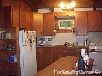 kitchen : stove, fridg, food prep island remain with house