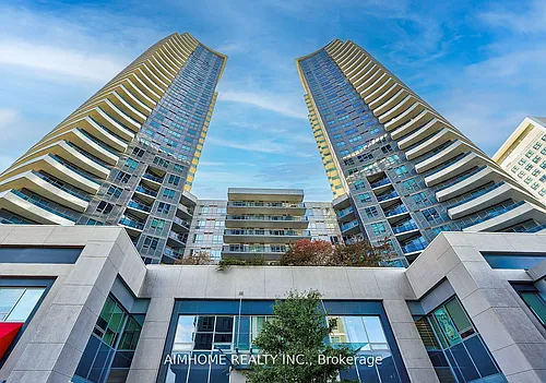 7161 Yonge St Photo 1