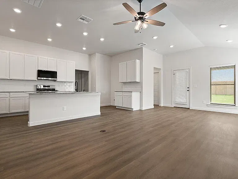 4 bed, 1700 sqft, $2,200 — Photo 1