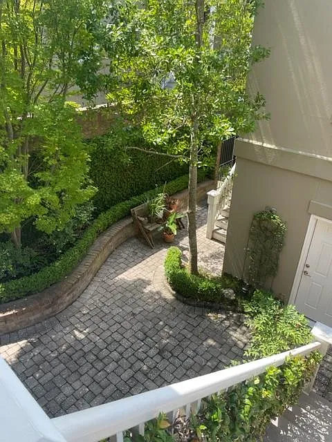 Courtyard - 313 W Taylor St #B