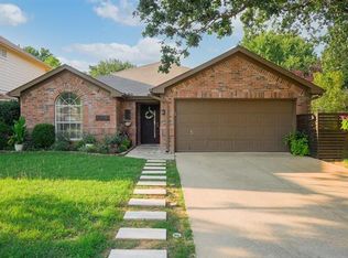 1715 Falcon Dr, Corinth, TX 76210