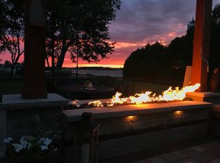 2104 Park Cir, Keego Harbor, MI 48320