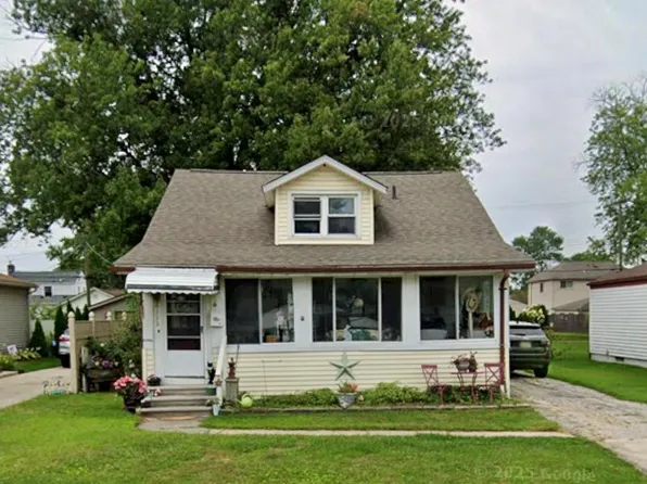 28113 Florence St, Saint Clair Shores, MI 48081