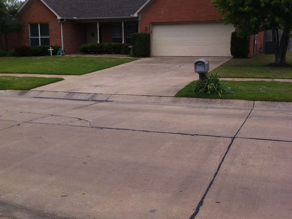 2nd image of 1407 Colonial Dr
