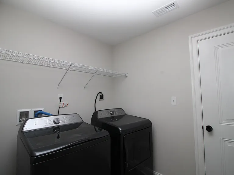 179 Langley Dr — Photo 11