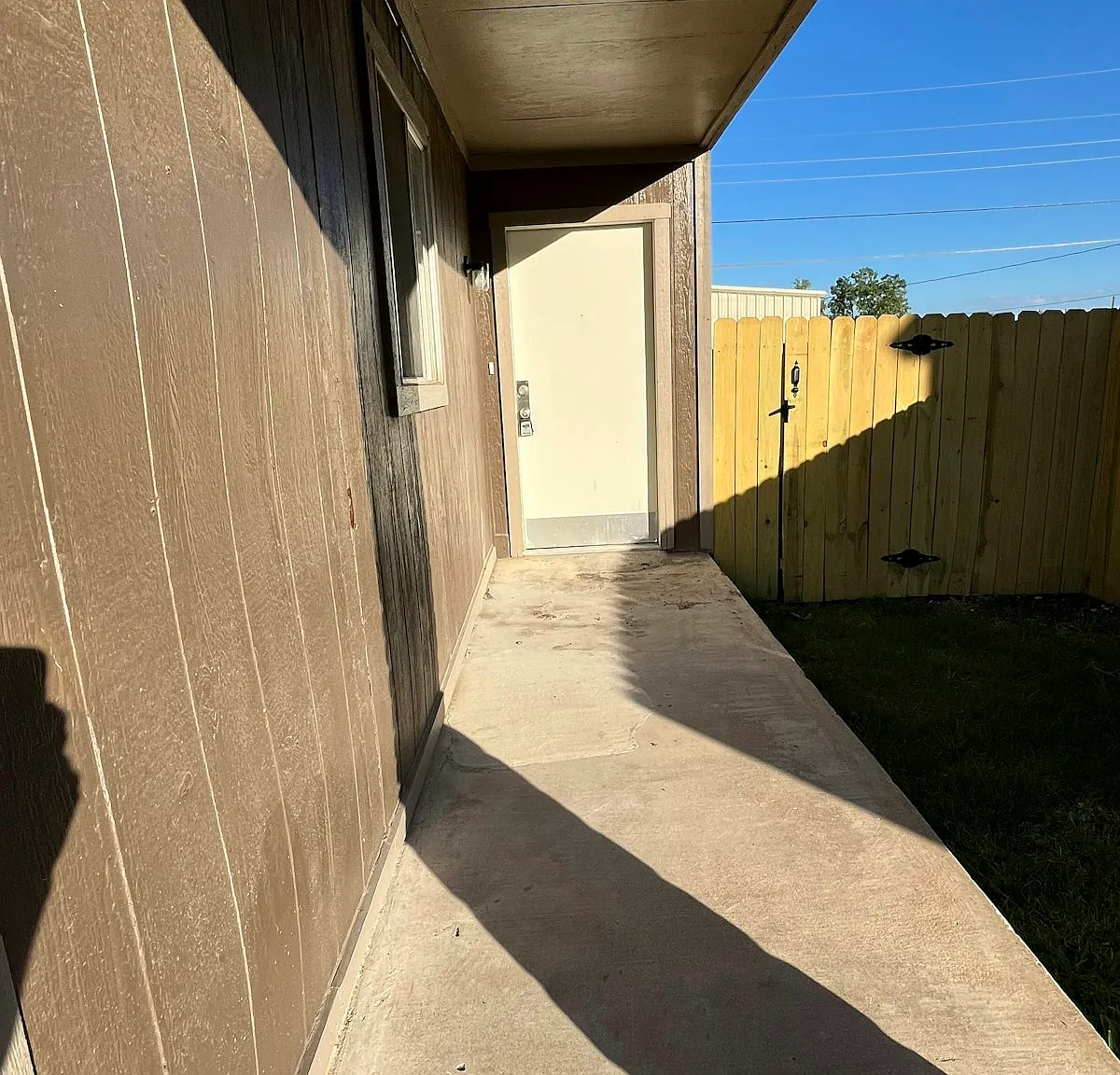 909 Betsy Ross Drive, Unit B — Photo 2