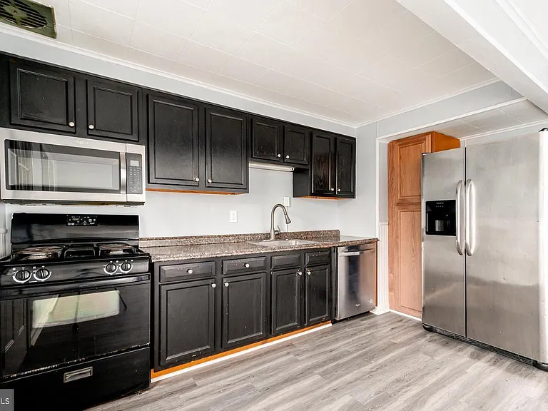 2020 Dineen Dr — Photo 4