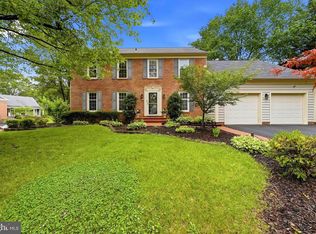 8900 Kenilworth Dr, Burke, VA 22015