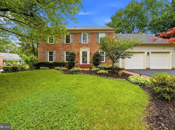 8900 Kenilworth Dr, Burke, VA 22015