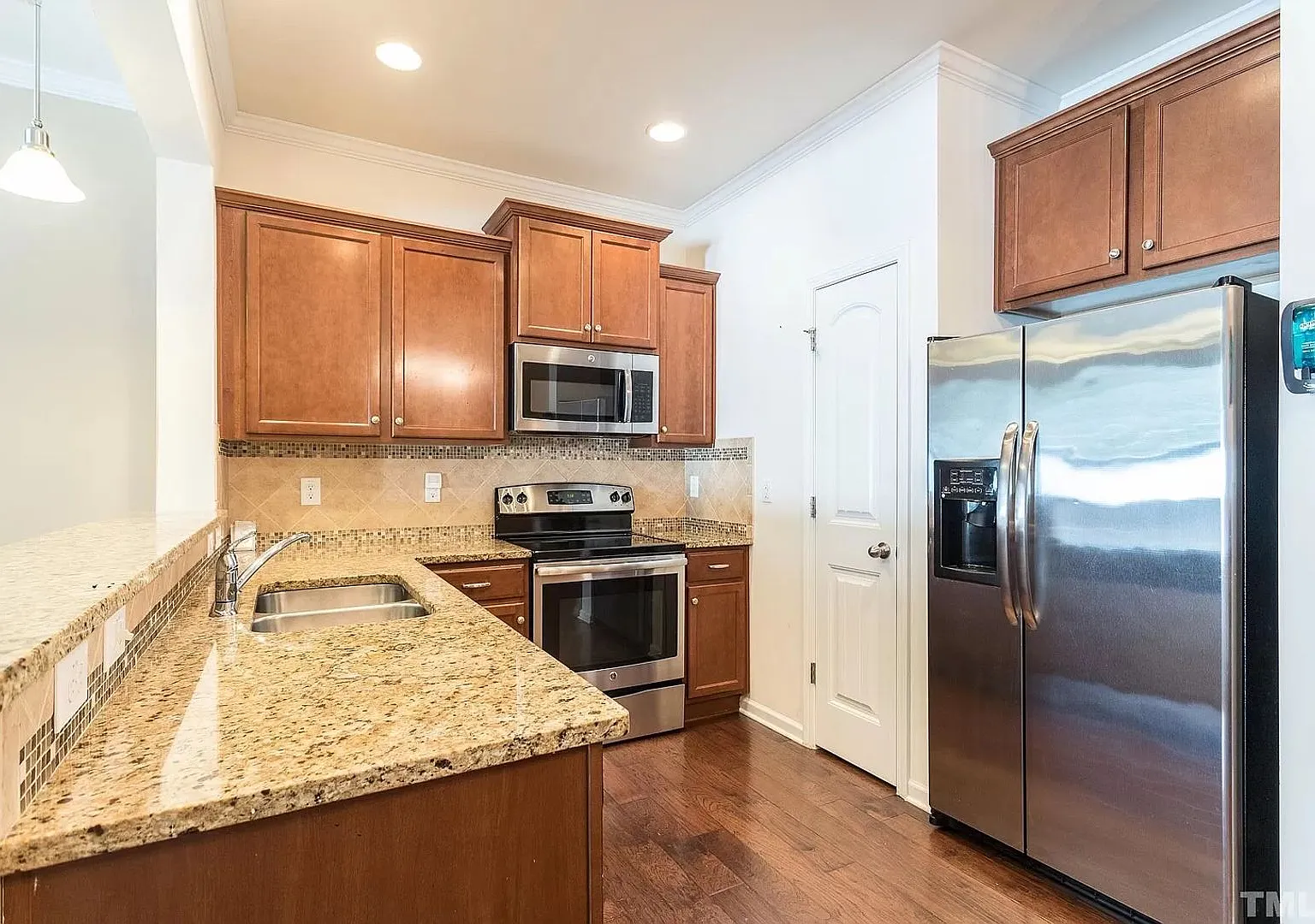 Room in 4 Bedroom Home at Warm Springs Ln — Photo 2