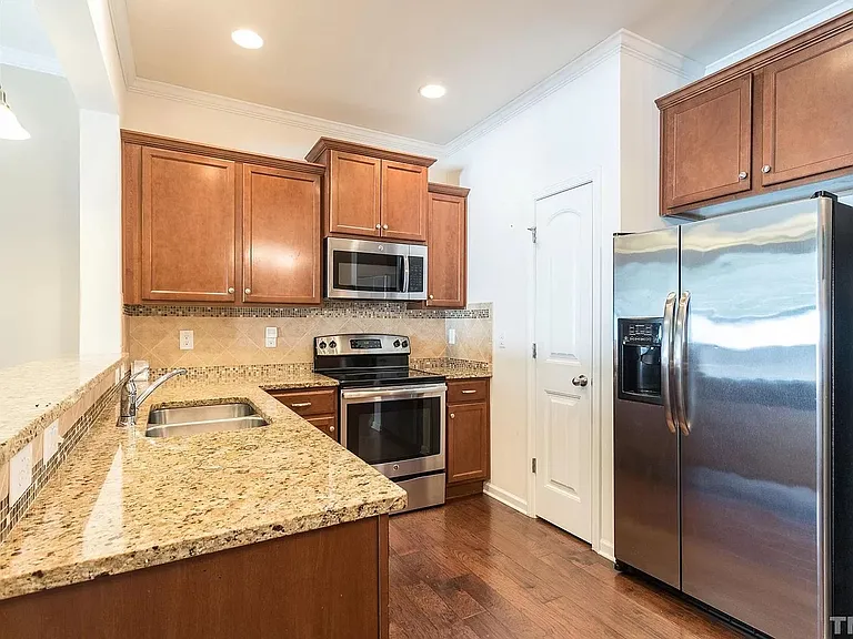 3243 Warm Springs Ln — Photo 2