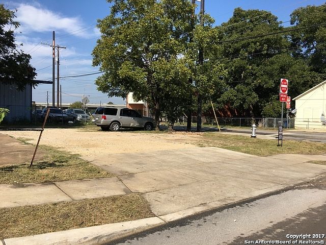 1st image of 230 Burleson St