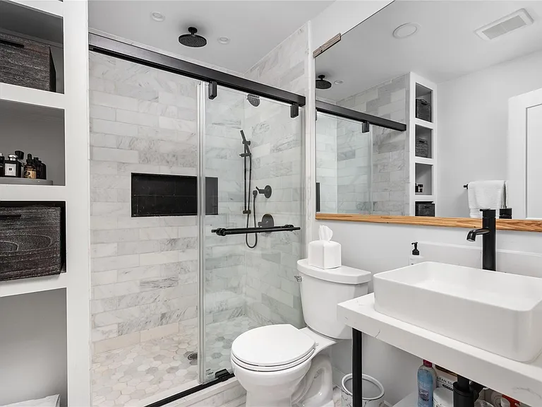 8704 Clarewood Dr — Photo 7