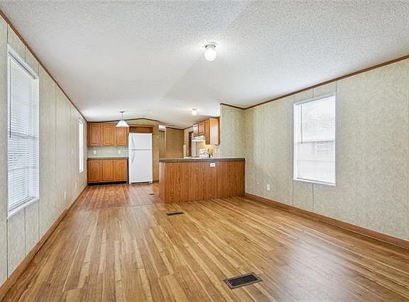 3rd image of 126 Robert St