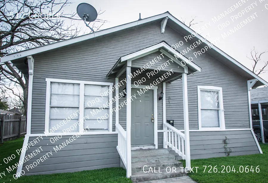 Convenient Home in Close Proximity to Downtown! — Photo 3