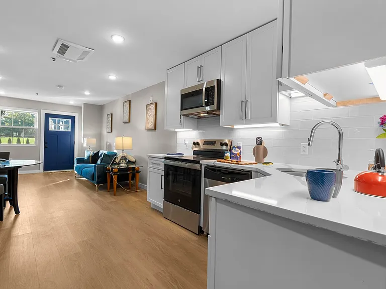 1060 Main St (55+ community) — Photo 9