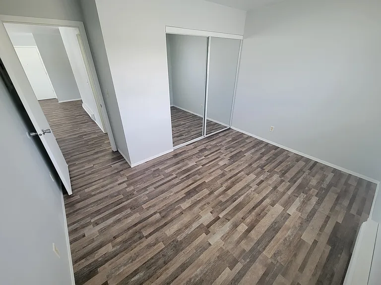 1722 La Crescent St #73 — Photo 11