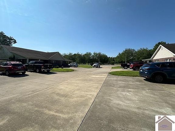 4th image of 147 Country Club Ln