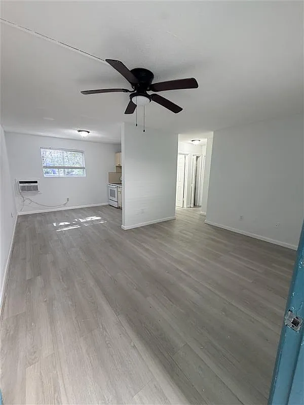 Building Photo - 1380 SW 2nd St #1