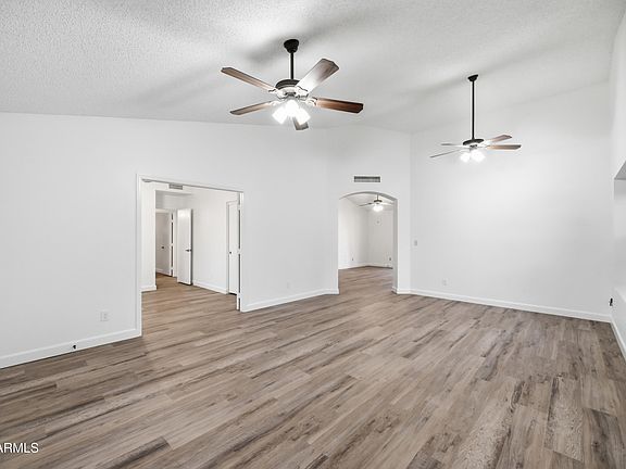 4th image of 626 W SHERRI Drive
